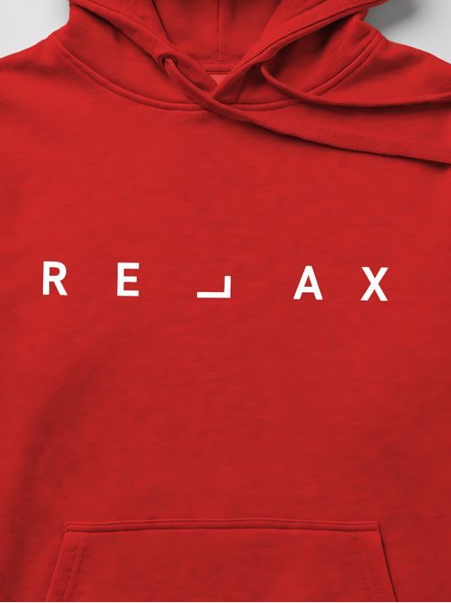 Privlačna rdeča majica z napisom RELAX