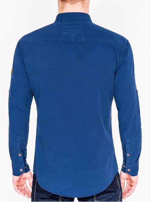 Moderná modrá košeľa s nášivkami k361