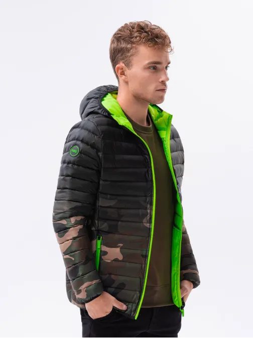 Moderná zelená bunda v maskáčovom prevedení C319