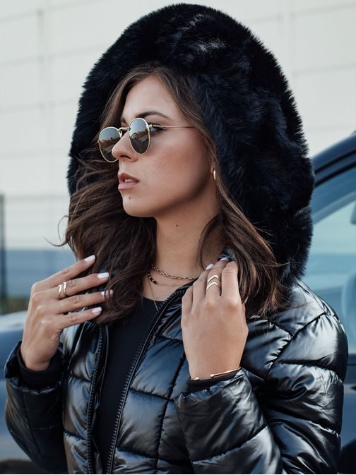 Prešívaná dámska čierna zimná bunda s čiernou kožušinkou Winterzip