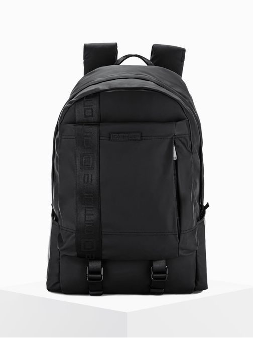 Moderný ruksak v čiernej farbe A315