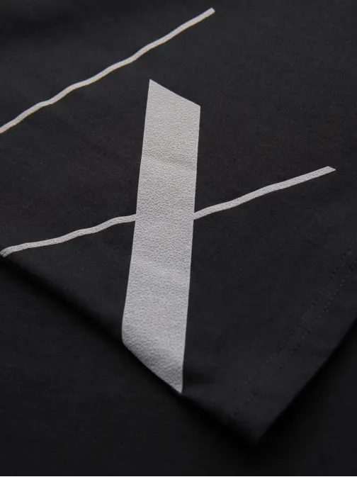 Originálne čierne tričko s nápisom V1 TSPT-0213