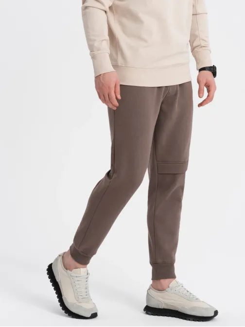 Hnedé tepláky s trendy prešívaním V4 PASK-0147