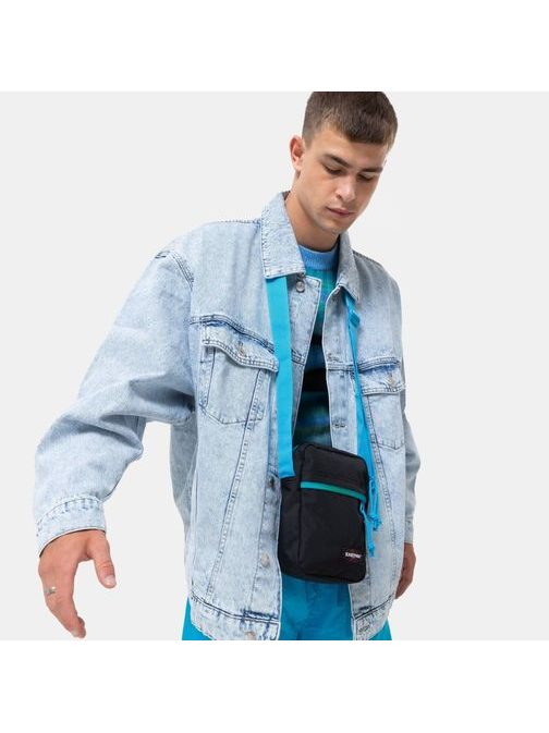 Čierna taška cez plece Eastpak The One v trendy prevedení