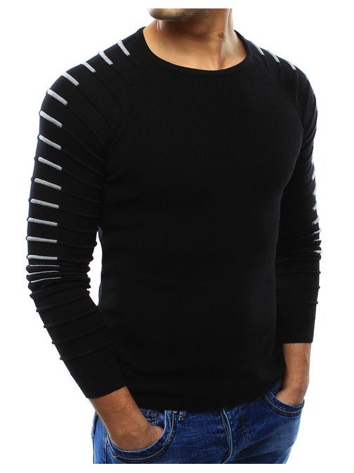 Klasický čierny sveter v modernom prevedení