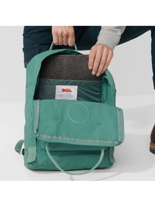 Štýlový zelený ruksak Fjallraven Kanken Frost