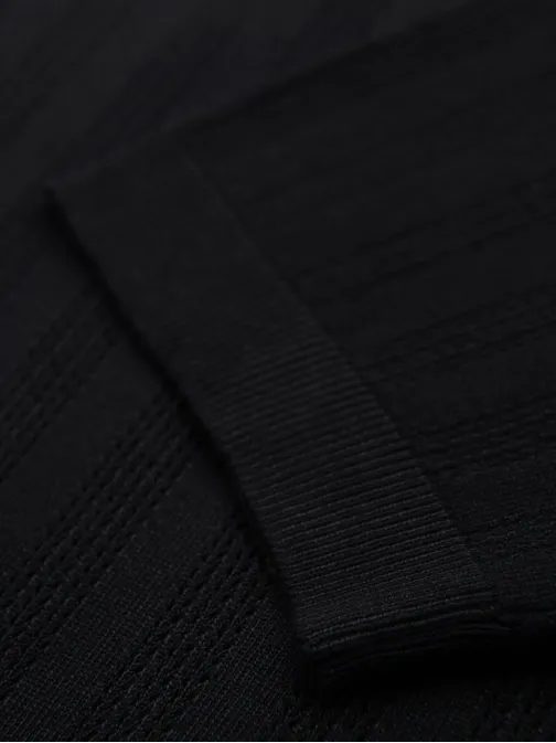 Trendy pánsky čierny sveter s krátkym rukávom V2 TSCT-0251