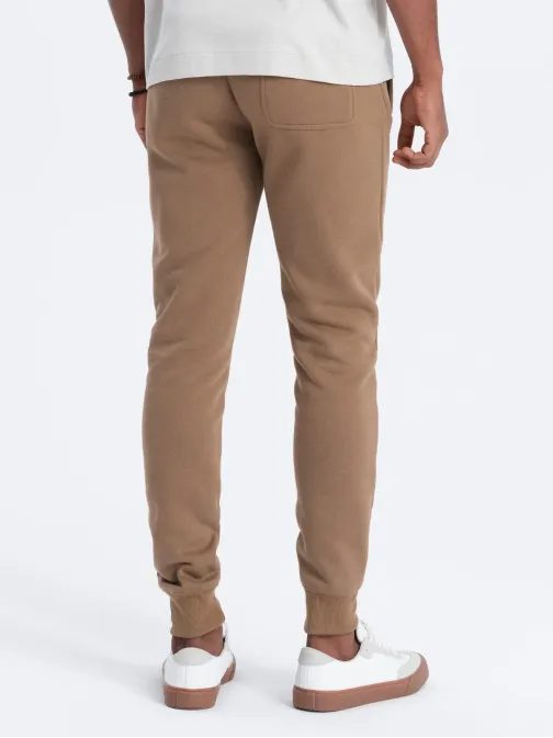 Hnedé tepláky so zaujímavým prešívaním P867