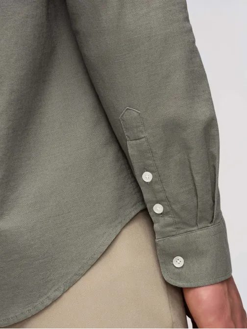 Khaki ľanová košeľa so stojačikom regular strih V6 K704