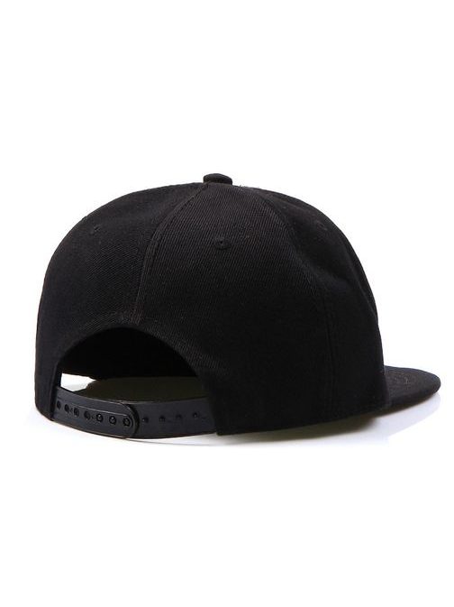 Čierny snapback v zaujímavom prevedení