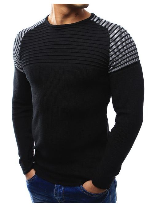 Čierny sveter s kontrastnými prúžkami