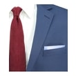 Bílá košile a červená pletená kravata