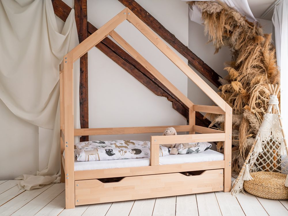 Woodisio Domečková postel NELA PLUS - Transparentní matný lak, Veľkosť: S roštem - 200 x 80