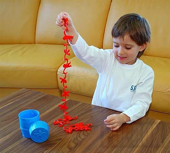 Popron.cz Hra Opičí řetěz + Dárek Puzzle Anne Geddes Začínající gymnasté v hodnotě 79 Kč