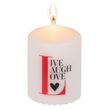 Sviečka stĺpca s anglickým nápisom: smiech, radosť, láska