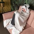 Cozy Noxxiez BL823 Panda - hřejivá deka s kapucí se zvířátkem a tlapkovými kapsami