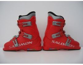 Deti používajú lyžiarske topánky Salomon T3 245 mm