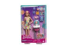Barbie Chůva herní set - Panenka s květinových šatech HTK35