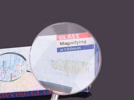 Klasická kovová lupa 100 mm