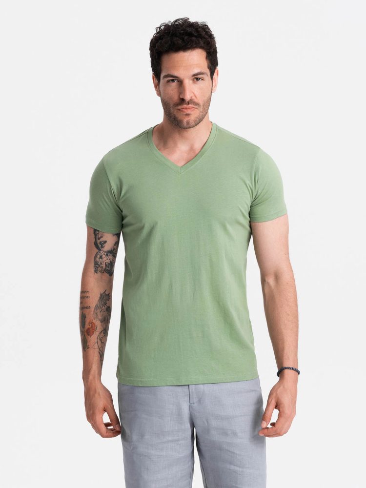 Levně Ombre Clothing Bavlněné pánské zelené tričko s výstřihem do V V11-TSBS-0145