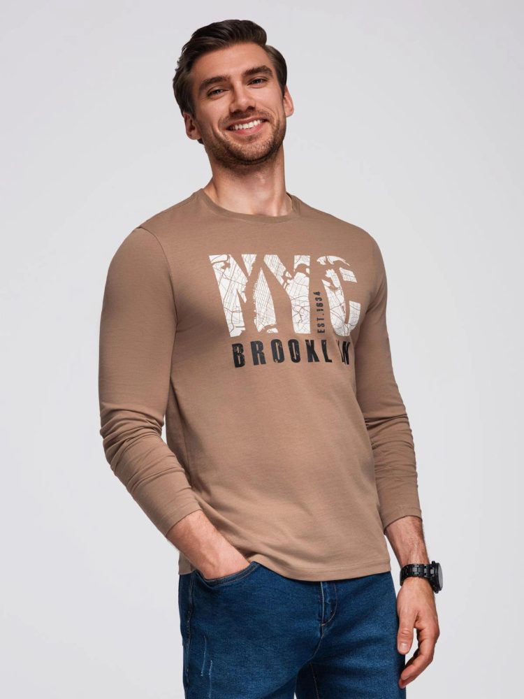 Levně Ombre Clothing Pánské hnědé tričko s výrazným nápisem V1 LSPT-0131