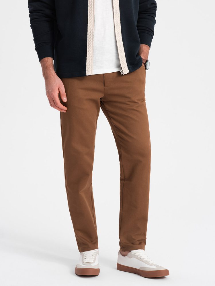 Chinos karamelové kalhoty klasického střihu s jemnou texturou V3 PACP-0190