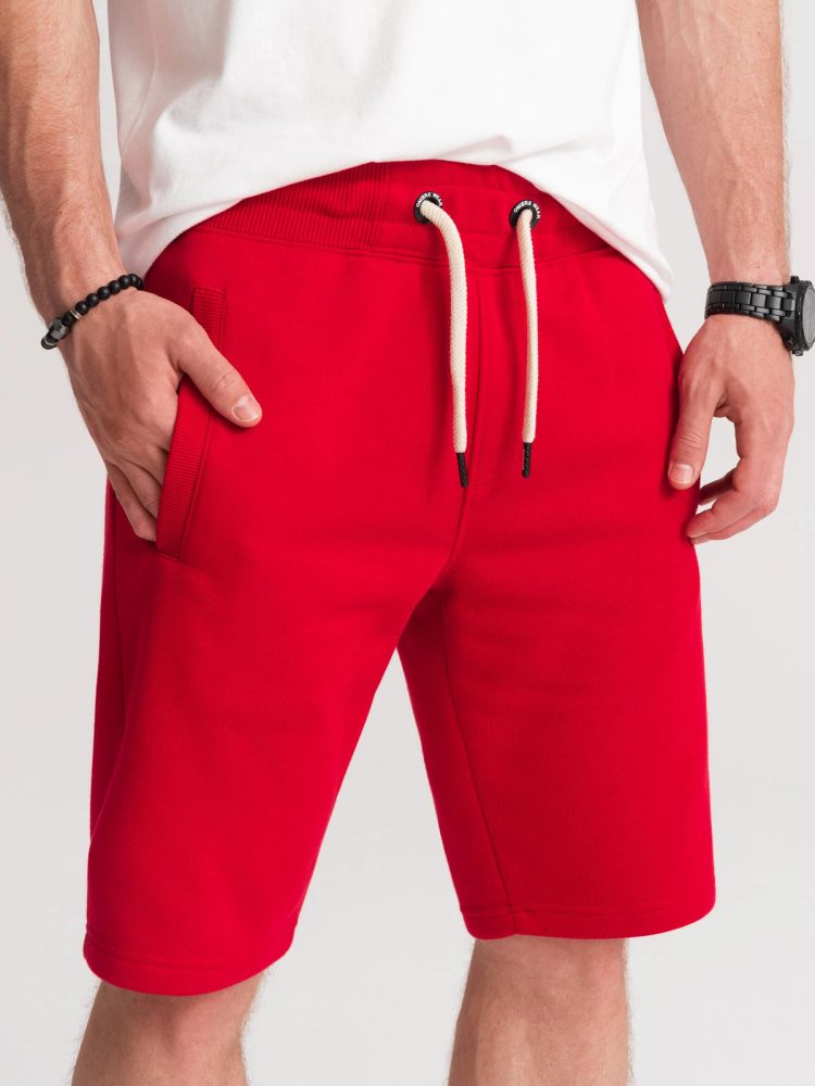 Levně Ombre Clothing Klasické červené kraťasy W238