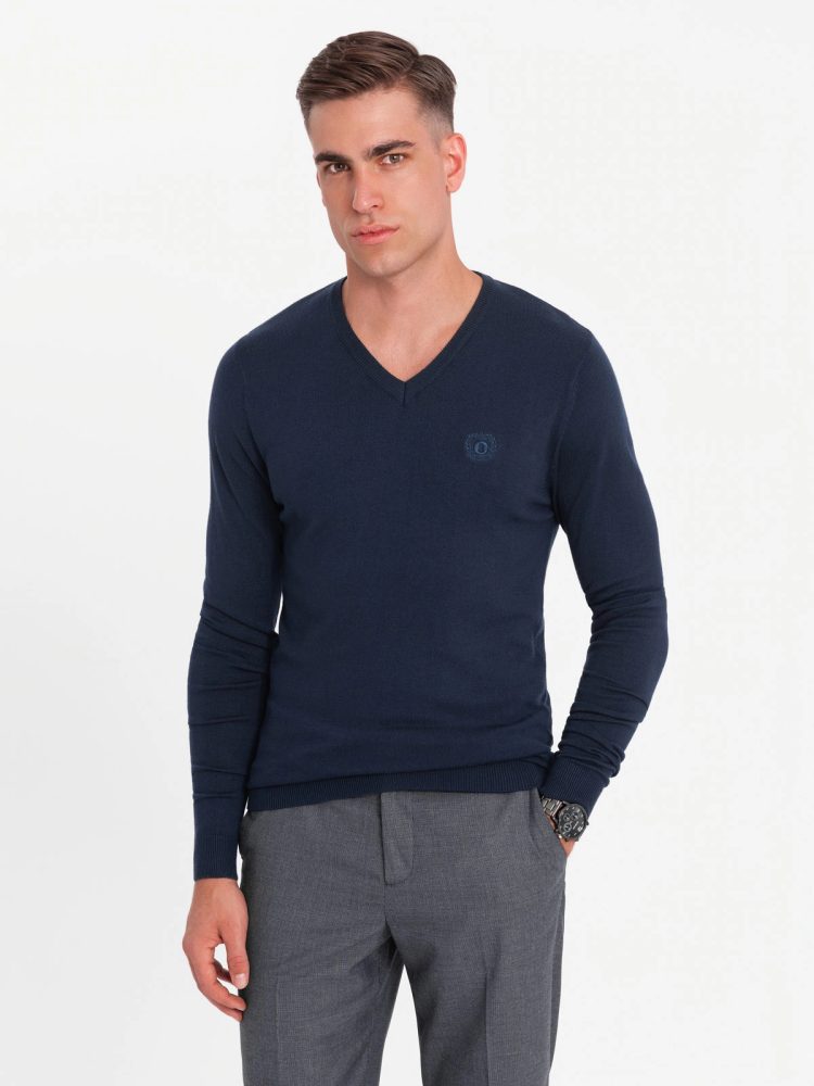 Levně Ombre Clothing Klasický tmavě modrý svetr s výstřihem do V V2 SWBS-0107