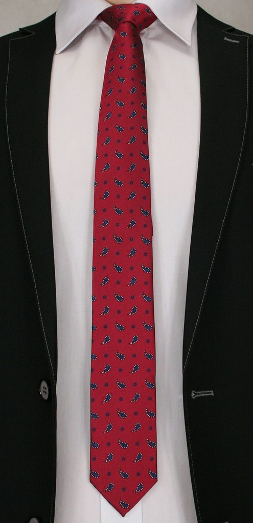 Červená kravata s modrým vzorem - Budchlap.cz
