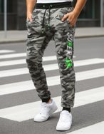 Světle šedé maskáčové tepláky s potiskem