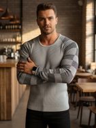 Zajímavý pánský svetr se vzorovanými rukávy