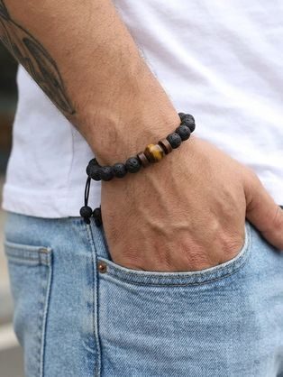 Černá koženková bunda s výrazným bílým kožíškem