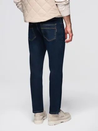 Atraktivní černé rifle s dírami