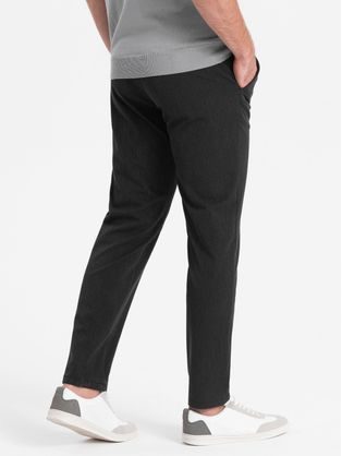 Moderní černé kapsáčové jogger kalhoty
