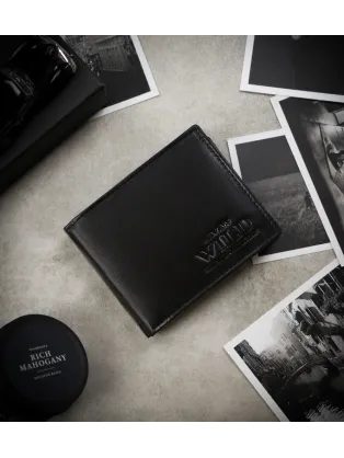 Elegantní hnědá pánská peněženka s přezkou