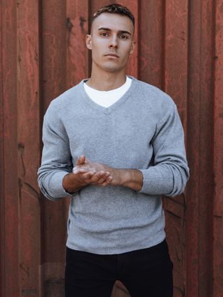 Stylový černý pánský svetr se zipem