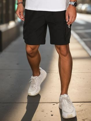 Moderní černé kapsáčové kraťasy