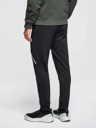 Klasické černé pánské tepláky