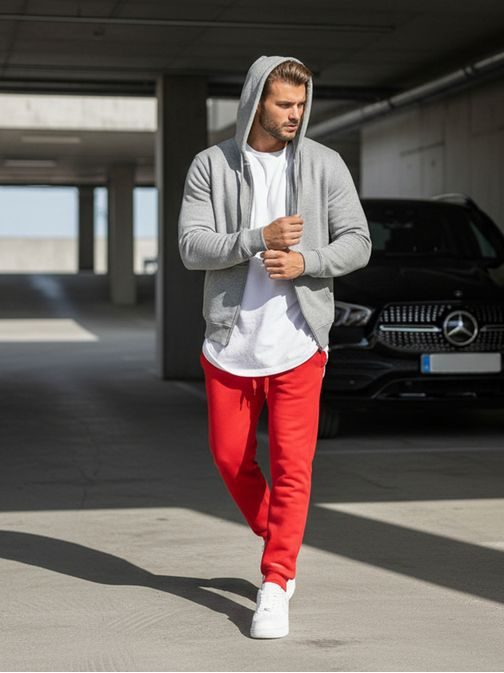 Červené tepláky v jednoduchém provedení