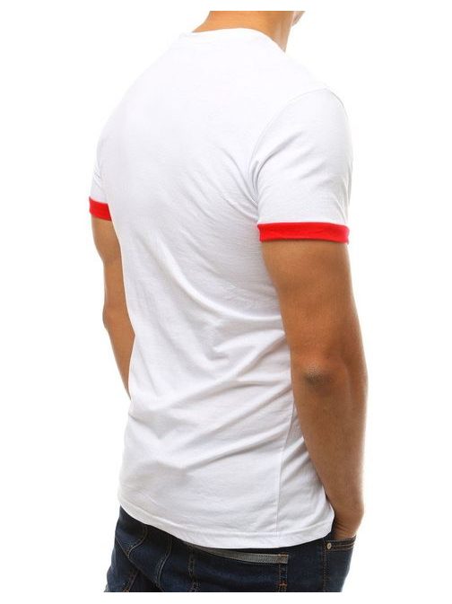 Bílé tričko v moderním provedení