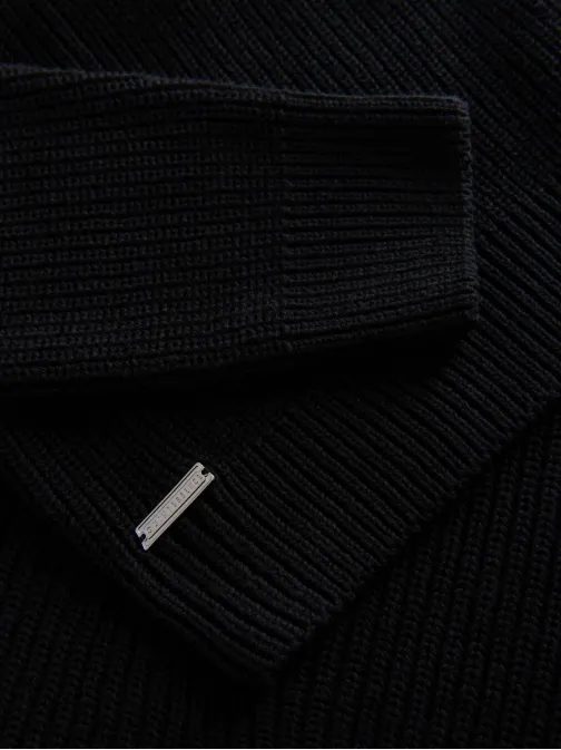 Atraktivní černý pletený rolák V4 SWTN-0162