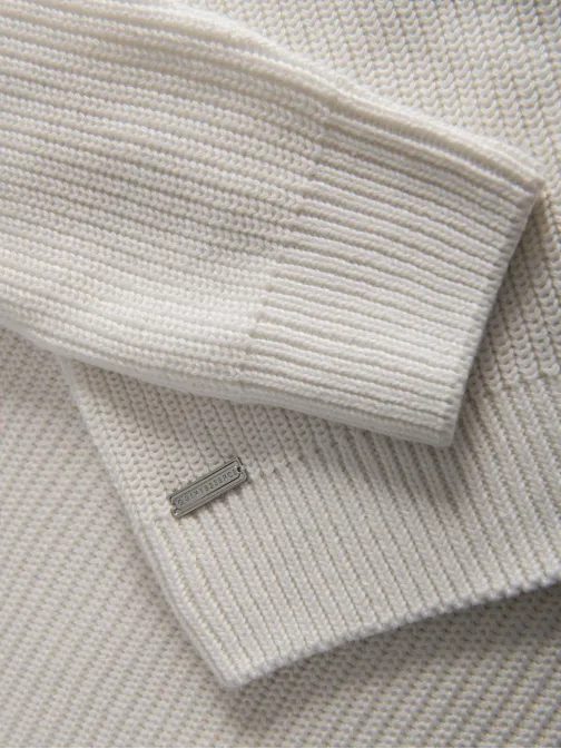 Atraktivní bílý pletený rolák V3 SWTN-0162