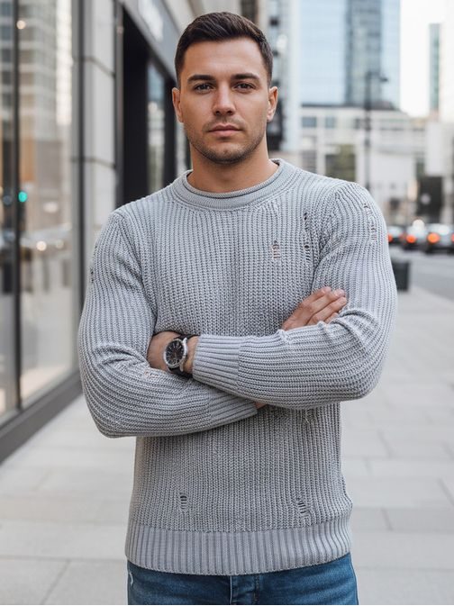 Světle šedý pletený svetr s módními dírami