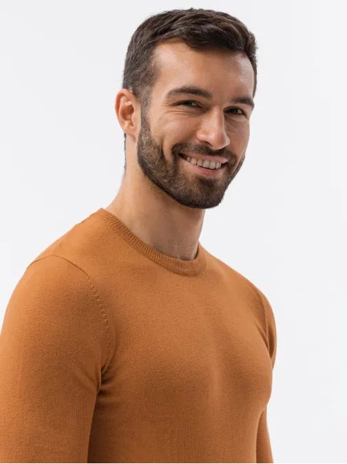 Kamelový pohodlný svetr E177