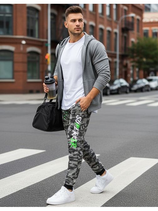 Světle šedé maskáčové tepláky s potiskem