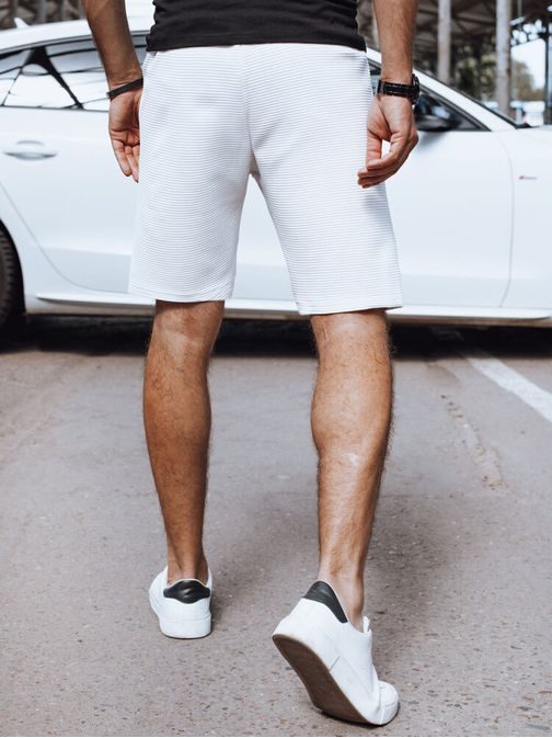Trendy pánské bílé vzorované kraťasy