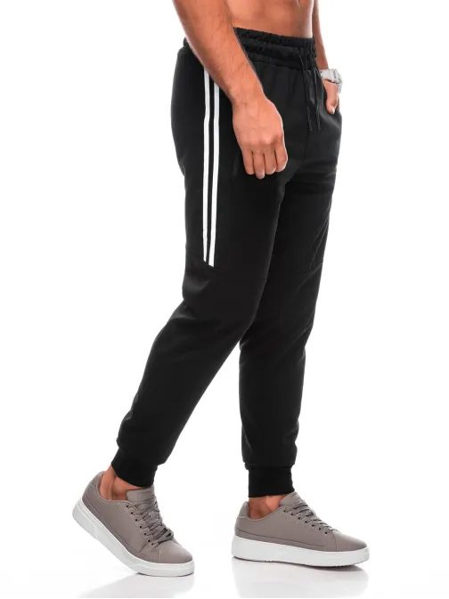Černé sportovní tepláky s trendy nápisem P1498