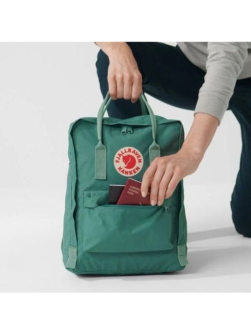 Stylový zelený ruksak Fjallraven Kanken Frost