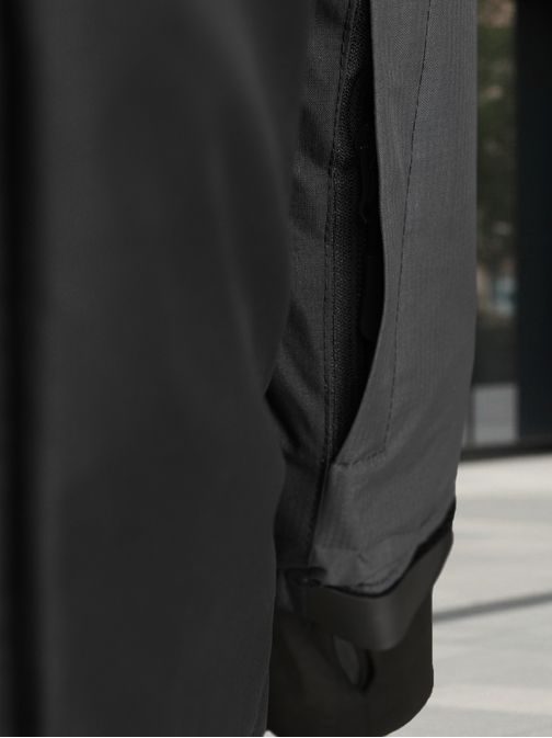 Zimní černá bunda s reflexními prvky