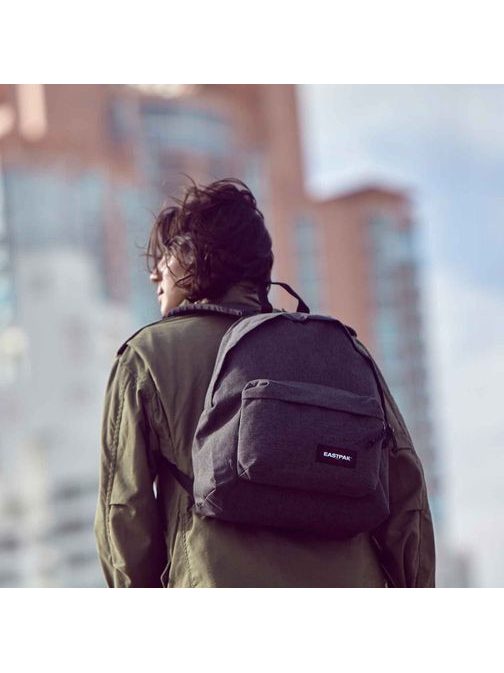 Pohodlný denimový batoh Eastpak Padded Pak’r